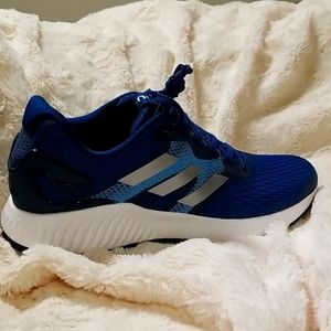 New Adidas aerobounce m BW0281 size 10.5